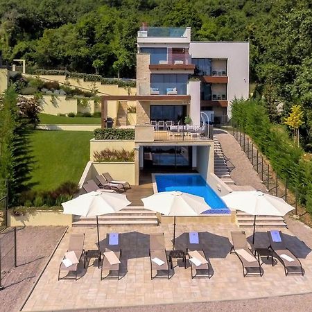 Villa Altavista - Seaview & Relax With Heated Pool & Minigolf Opatija Eksteriør billede