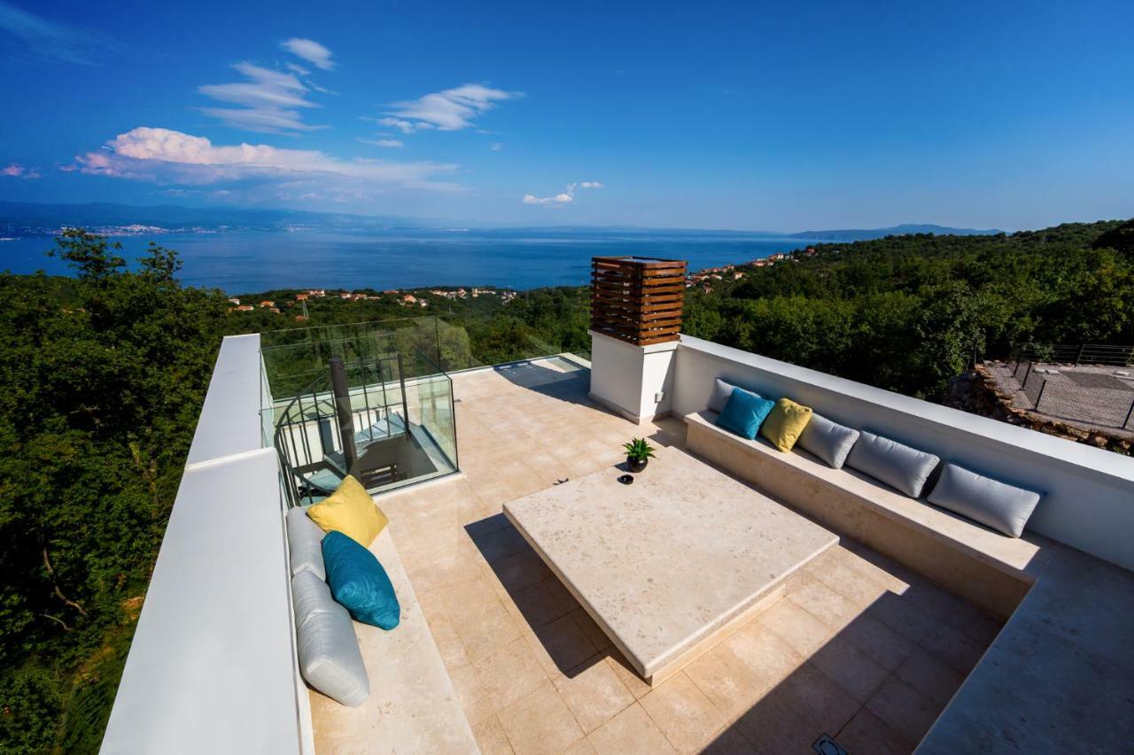 Villa Altavista - Seaview & Relax With Heated Pool & Minigolf Opatija Eksteriør billede