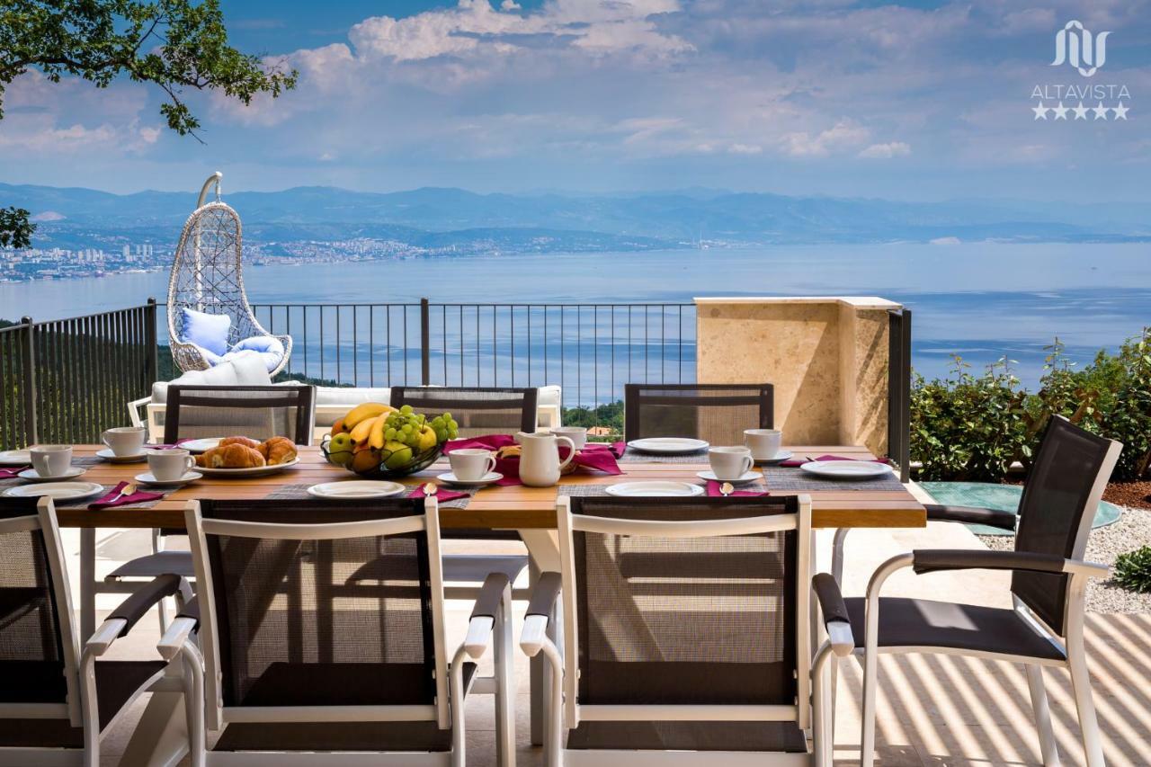 Villa Altavista - Seaview & Relax With Heated Pool & Minigolf Opatija Eksteriør billede