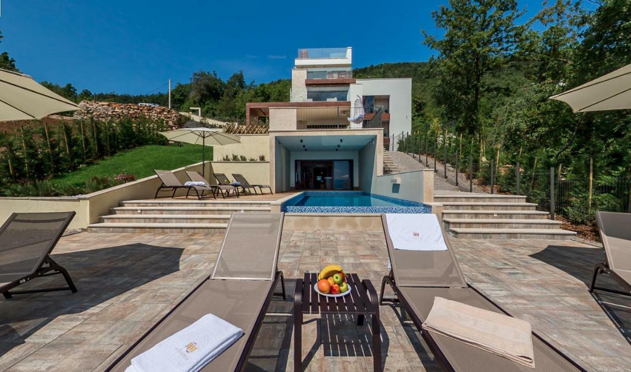 Villa Altavista - Seaview & Relax With Heated Pool & Minigolf Opatija Eksteriør billede