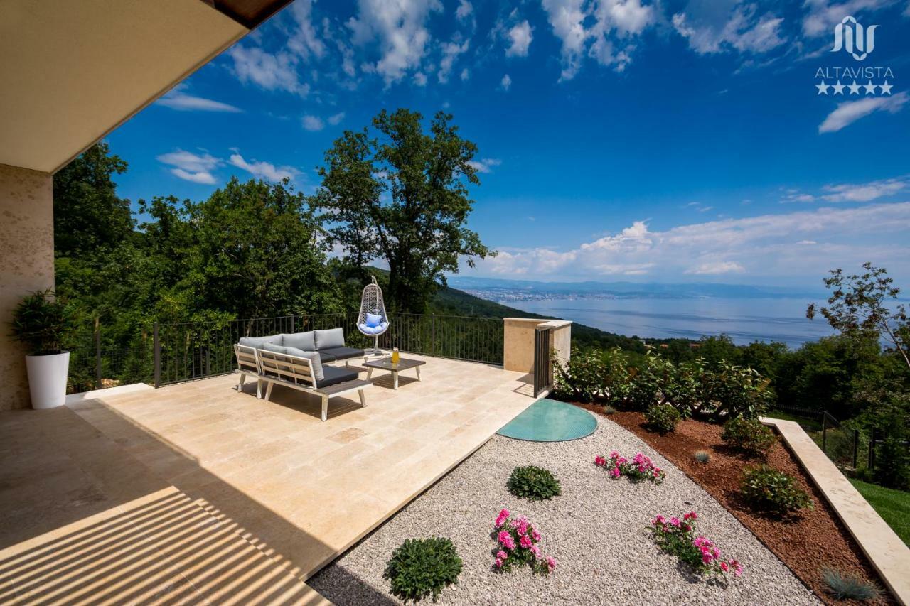 Villa Altavista - Seaview & Relax With Heated Pool & Minigolf Opatija Eksteriør billede