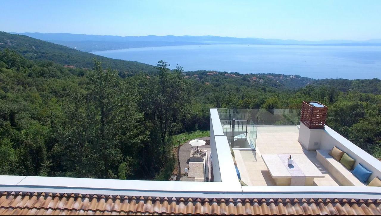 Villa Altavista - Seaview & Relax With Heated Pool & Minigolf Opatija Eksteriør billede