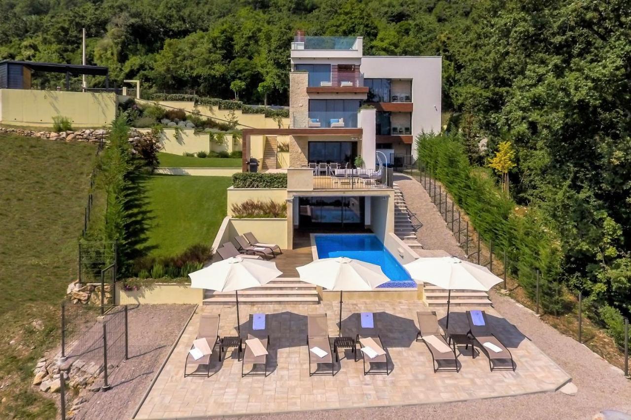 Villa Altavista - Seaview & Relax With Heated Pool & Minigolf Opatija Eksteriør billede