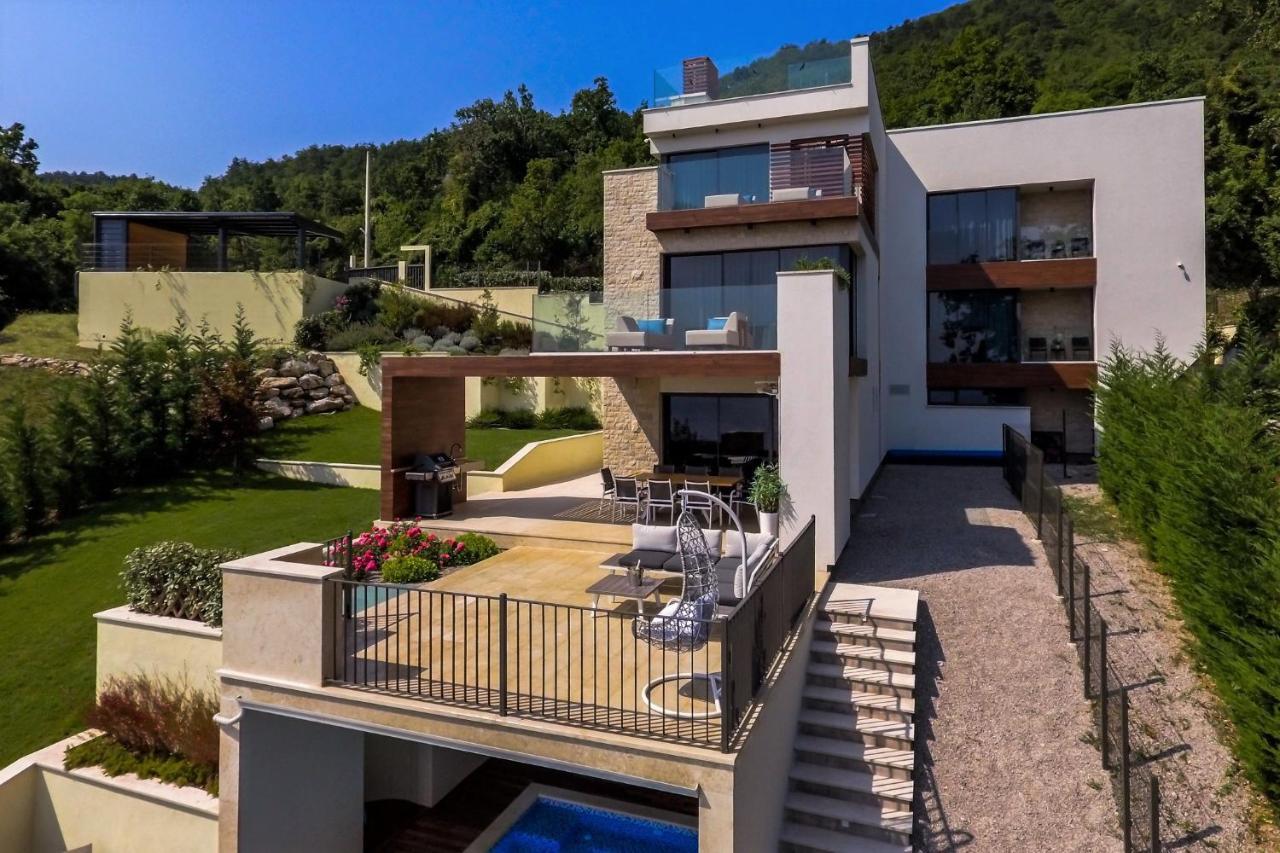 Villa Altavista - Seaview & Relax With Heated Pool & Minigolf Opatija Eksteriør billede