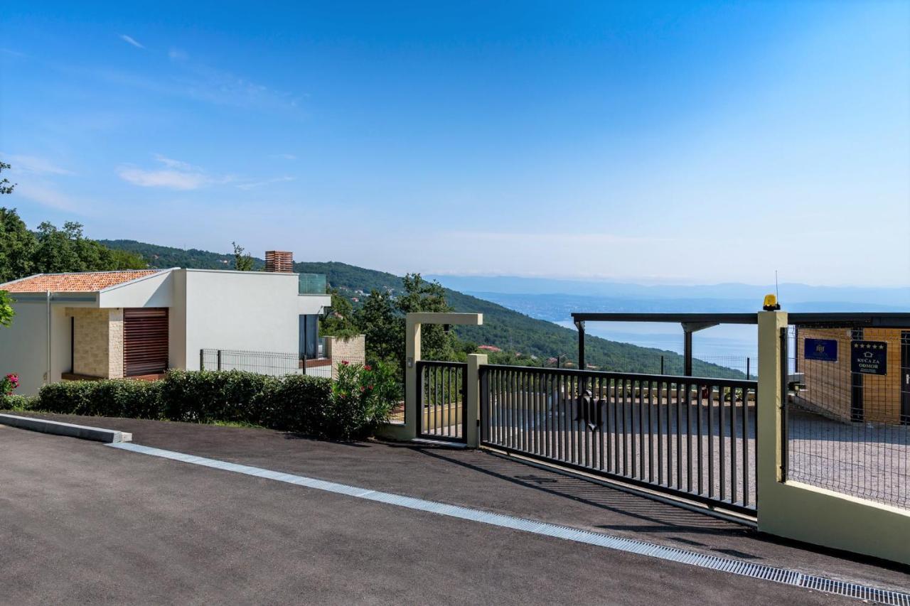 Villa Altavista - Seaview & Relax With Heated Pool & Minigolf Opatija Eksteriør billede